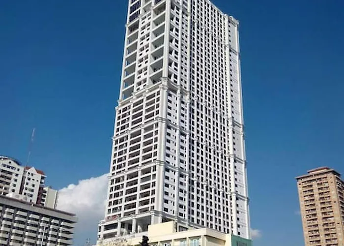Amazing With Balcony, Pool, Gym * Manila